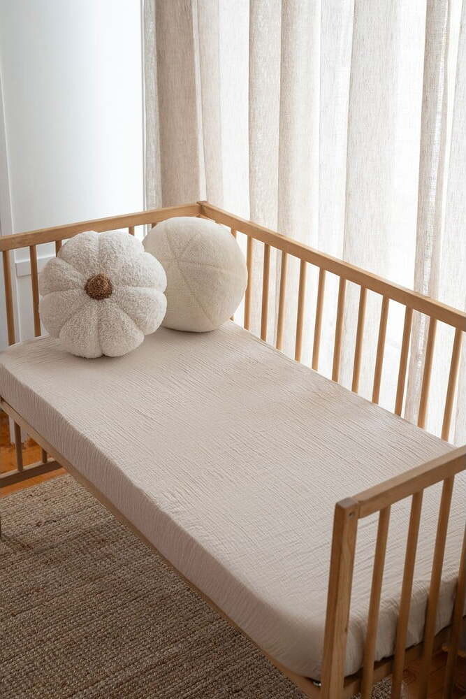 Béžové napínací mušelínové dětské prostěradlo do postýlky 60x120 cm Burumcuk – Mijolnir