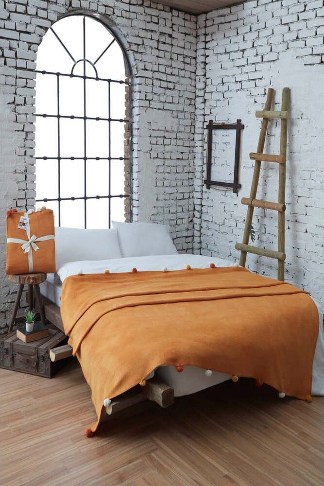 Fleecový přehoz v hořčicové barvě 200x220 cm Pom Pom – Mijolnir