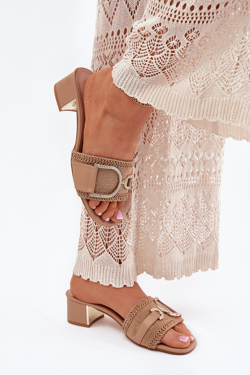 Boto Dámské Sandály Na Podpatku S Ozdobným Detalem Tmavě Béžové Julinemi