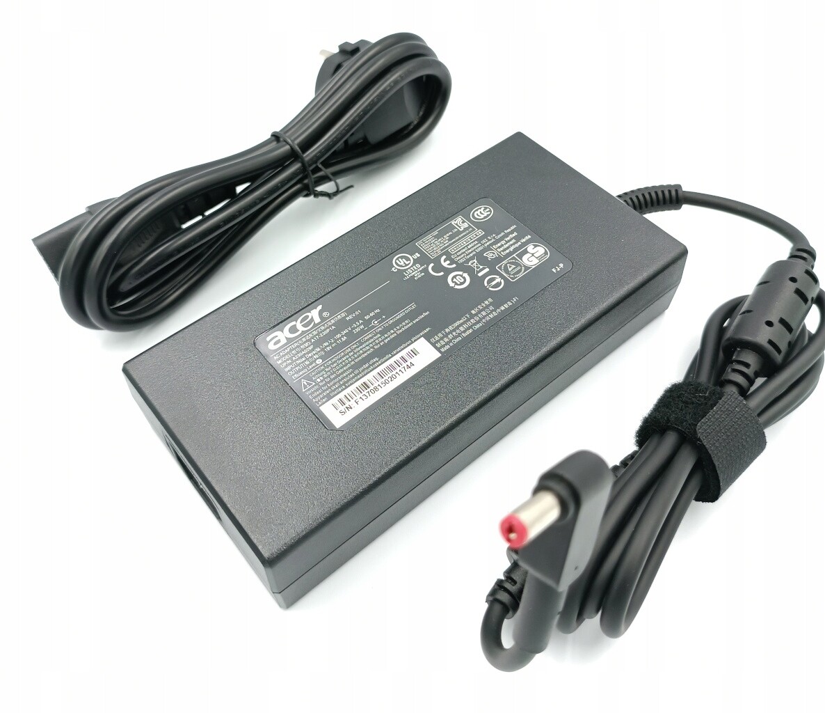 Originální Nabíječka Acer 230W 19V 11.8A konektor 5.5-1.7 mm A17-230P1A