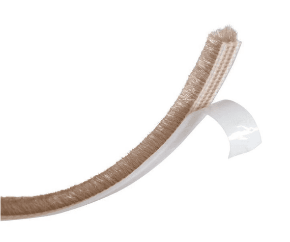 Kartáč těsnicí na skříň samolepicí - béžový 4mm 11m