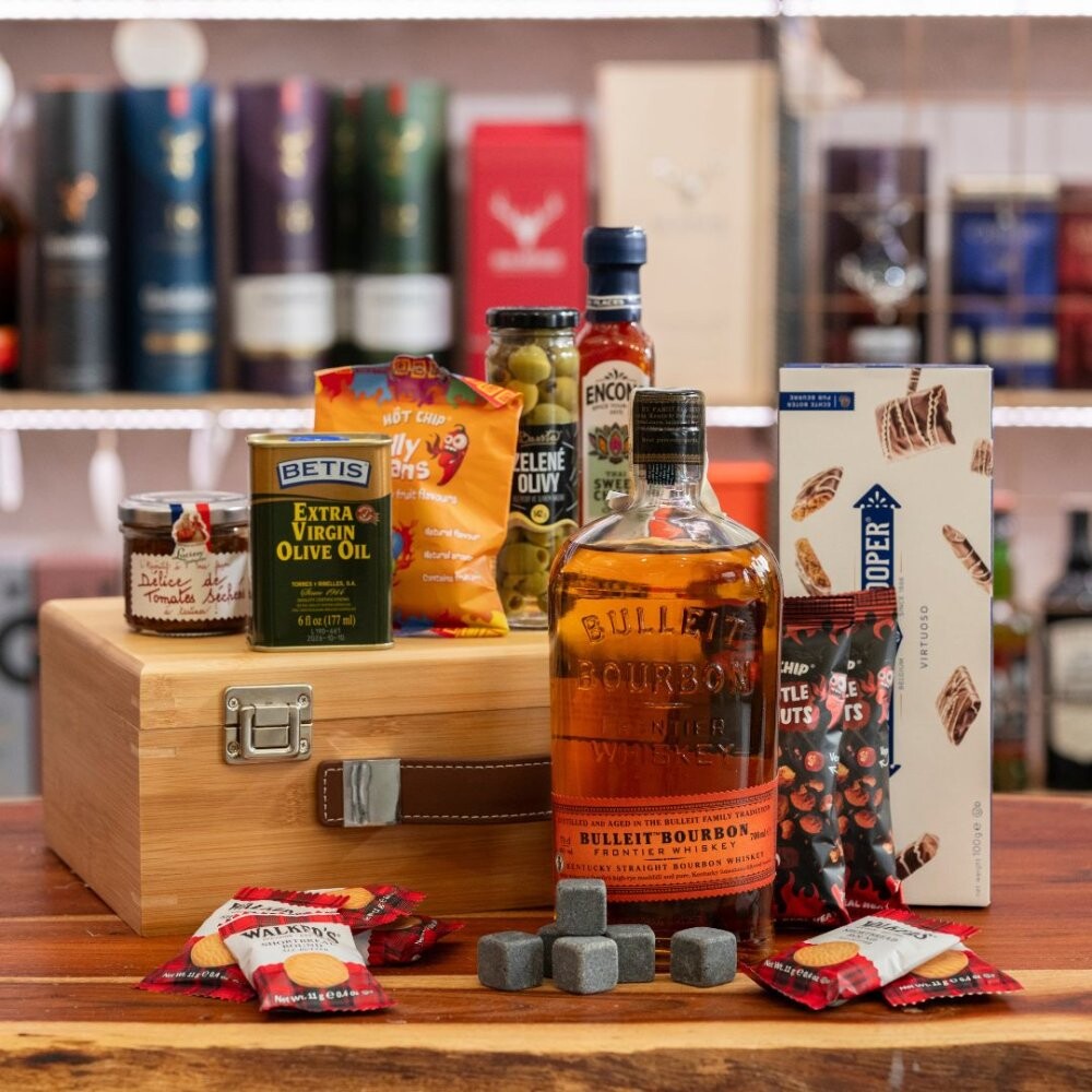 Dárkový Kufřík s Alkoholem - Bulleit Frontier Bourbon Whiskey 0,7l 45%