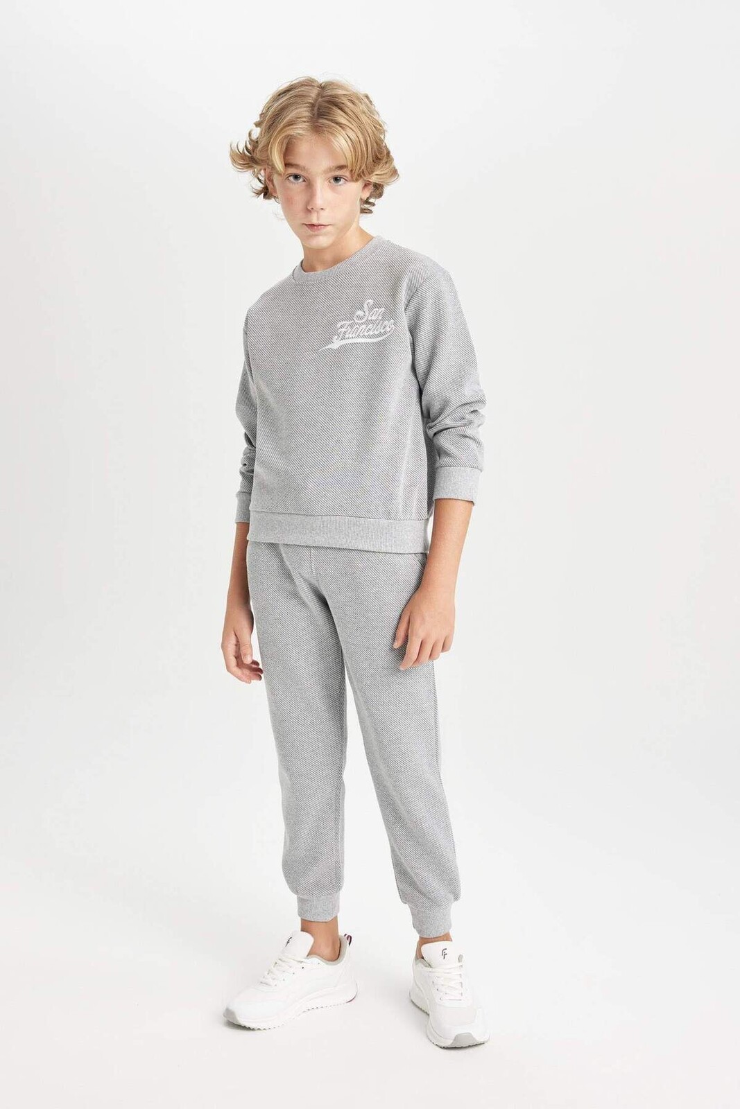 DEFACTO Boy 2-Piece Set Crew Neck Printed Sweatshirt Elastic Waist Jogger Tracksuit Bottoms