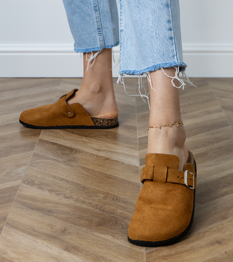 D/CEO Brown closed-toe sandals on a cork sole Lerins