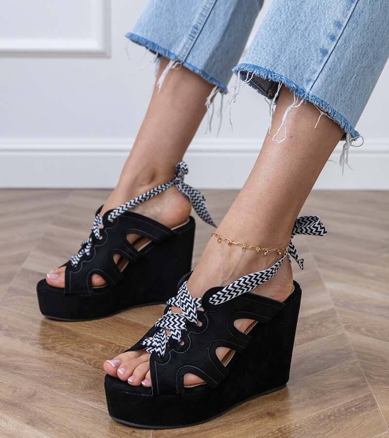 D/CEO Black wedge sandals with decorative lacing Lakota