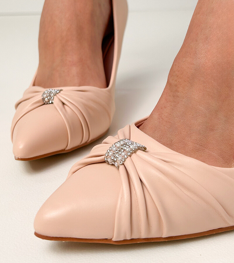 D/CEO Beige classic stiletto pumps with rhinestones Bronney