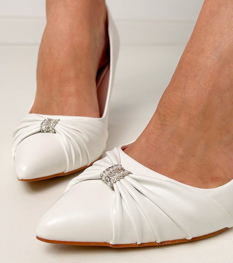 D/CEO White classic stiletto pumps with rhinestones Bronney