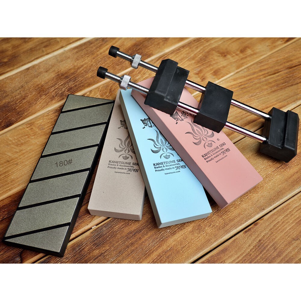 Sada brusných kamenů Kenetsune Expert včetně diamantového srovnávače a držáku