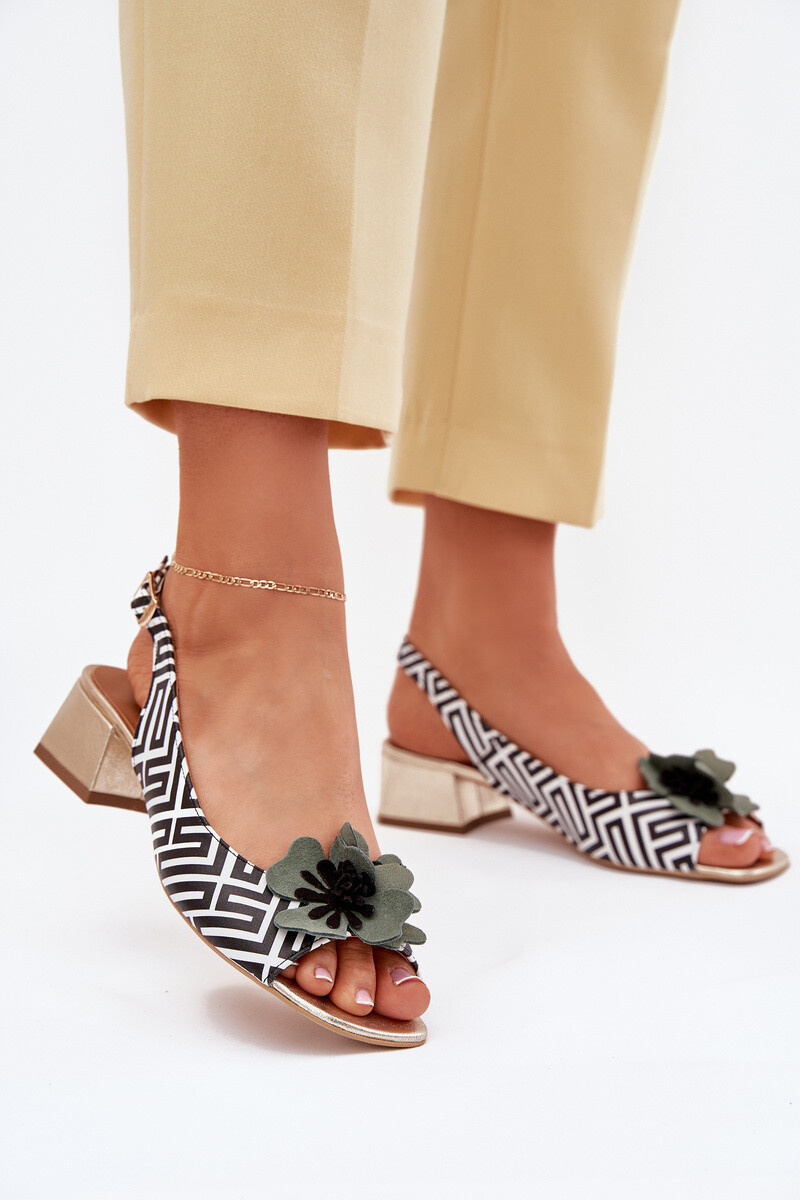 Kožené Dámské Sandály Na Klínku S Dekorativním Květinou Laura Messi 2973 Bílá-Černá