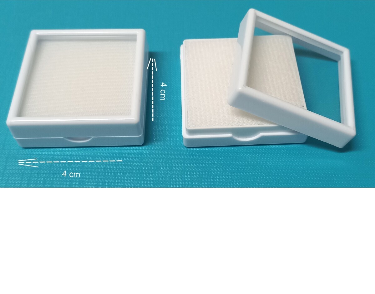 Plastová krabička s proskleným víčkem 4x4 - bílá-průhledná