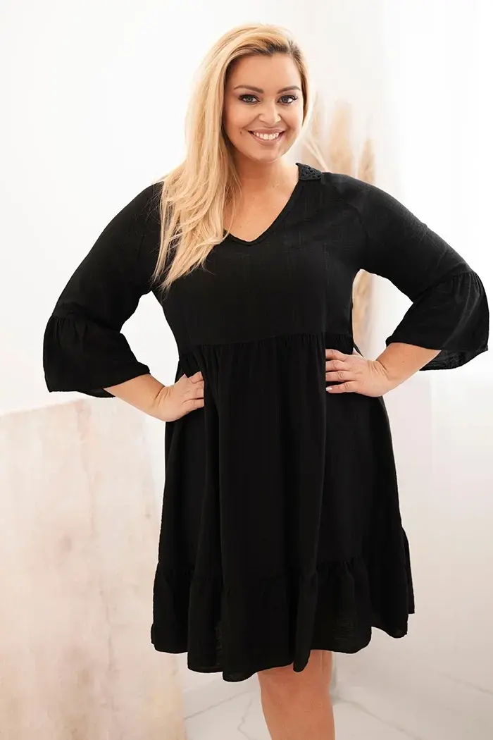 Kesi Włoski Dámské viskózové šaty Plus Size s ažurovou ozdobou černá