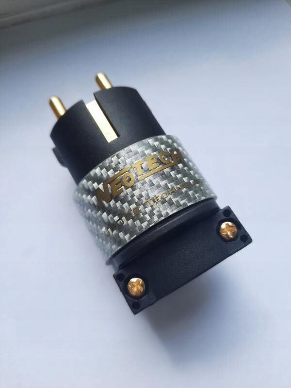 Napájecí konektor NeoTech Schuko měď 7N Up-occ