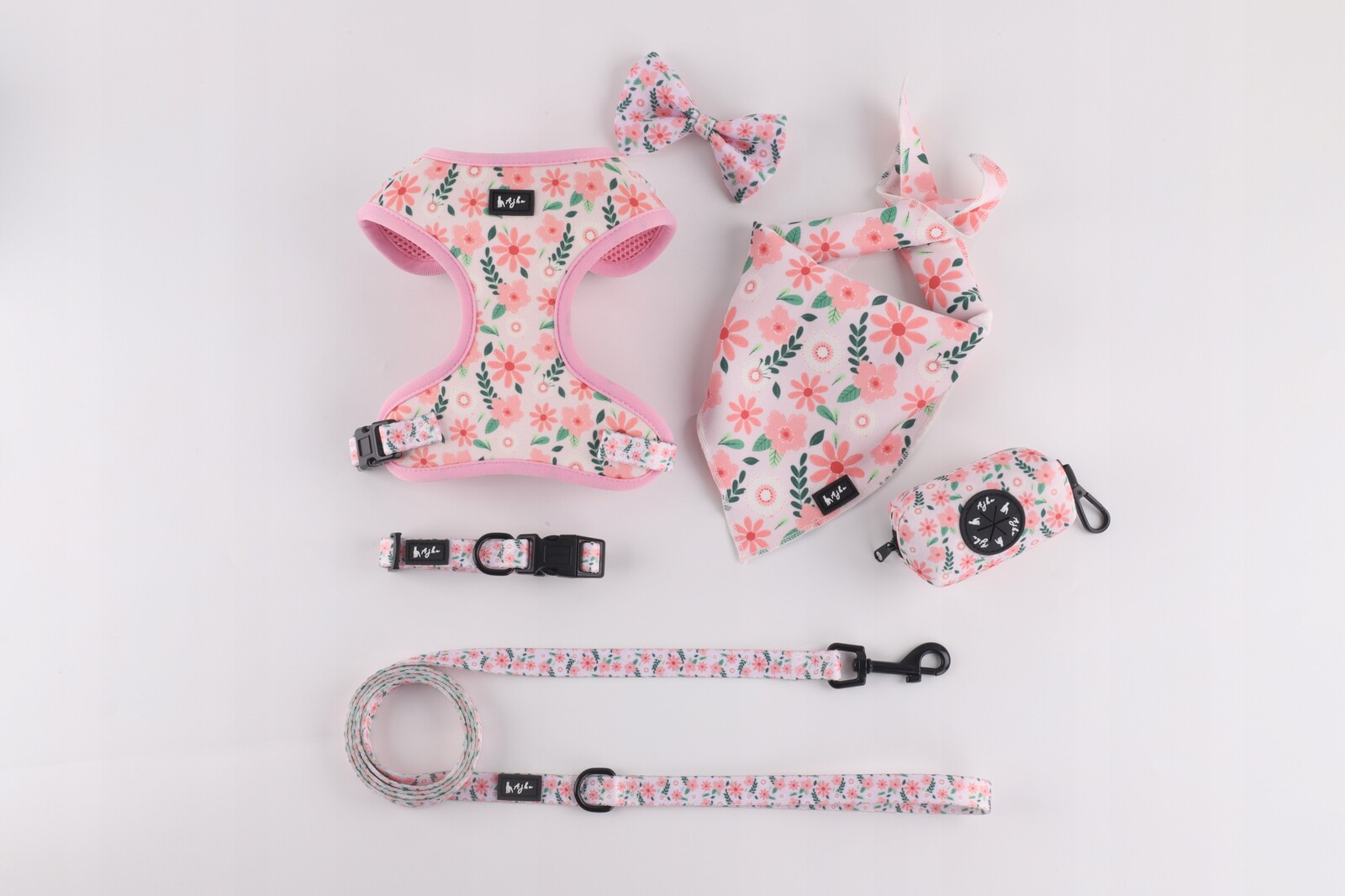 Stylová vycházková sada pro psa, obojek vodítko, postroj nákrčník, motýlek Xs