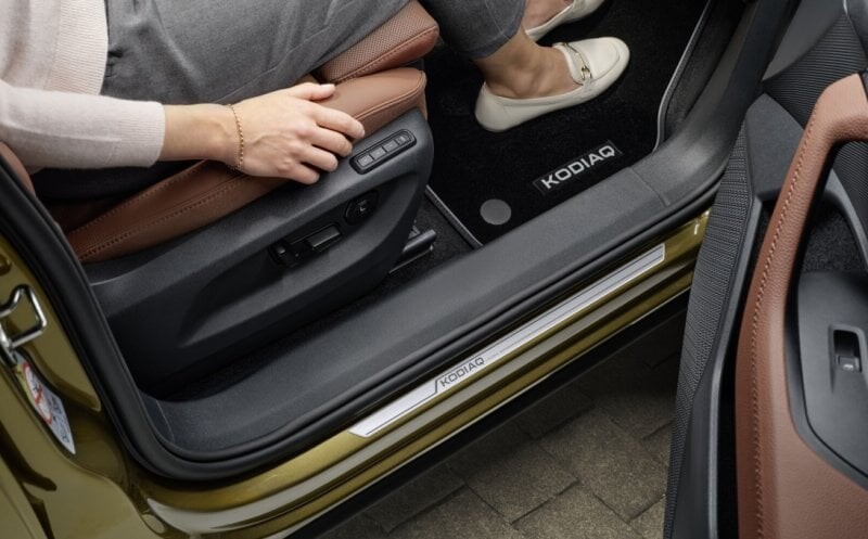 Prahové lišty Škoda Kodiaq II. 2024- (přední, stříbrné)