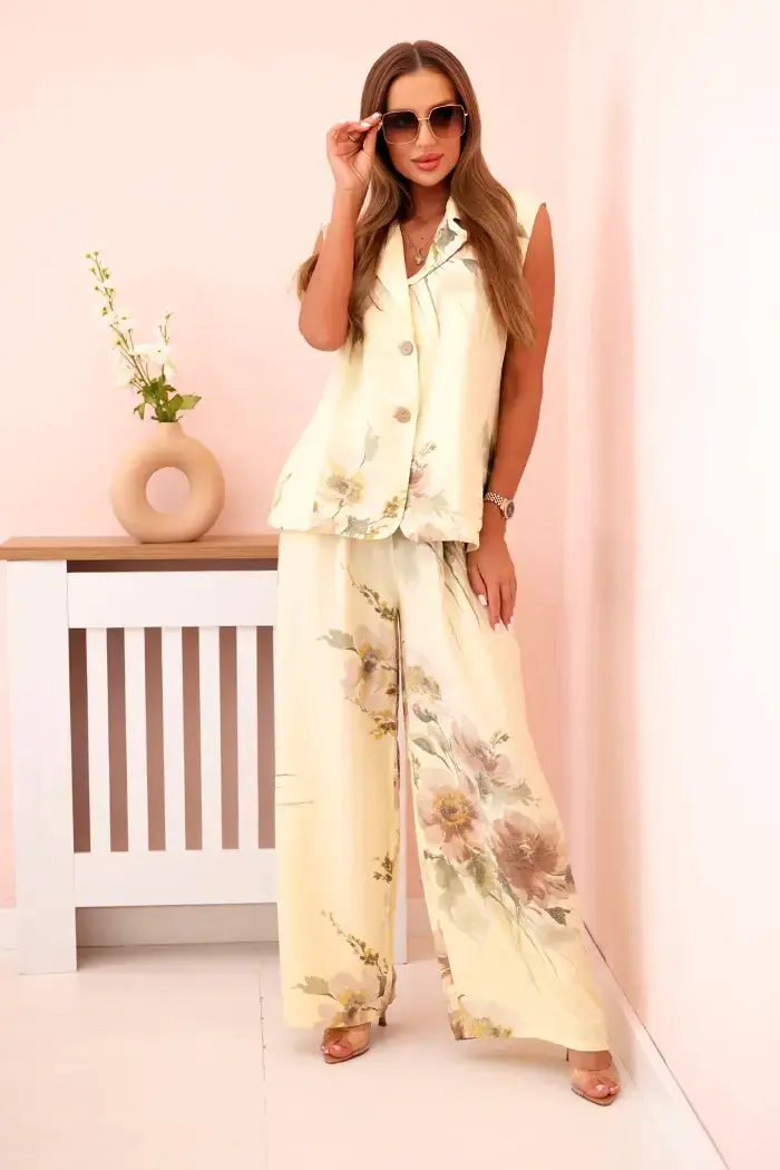 Kesi Włoski Dámský komplet z viskózy, vestu a kalhoty květinové žlutý