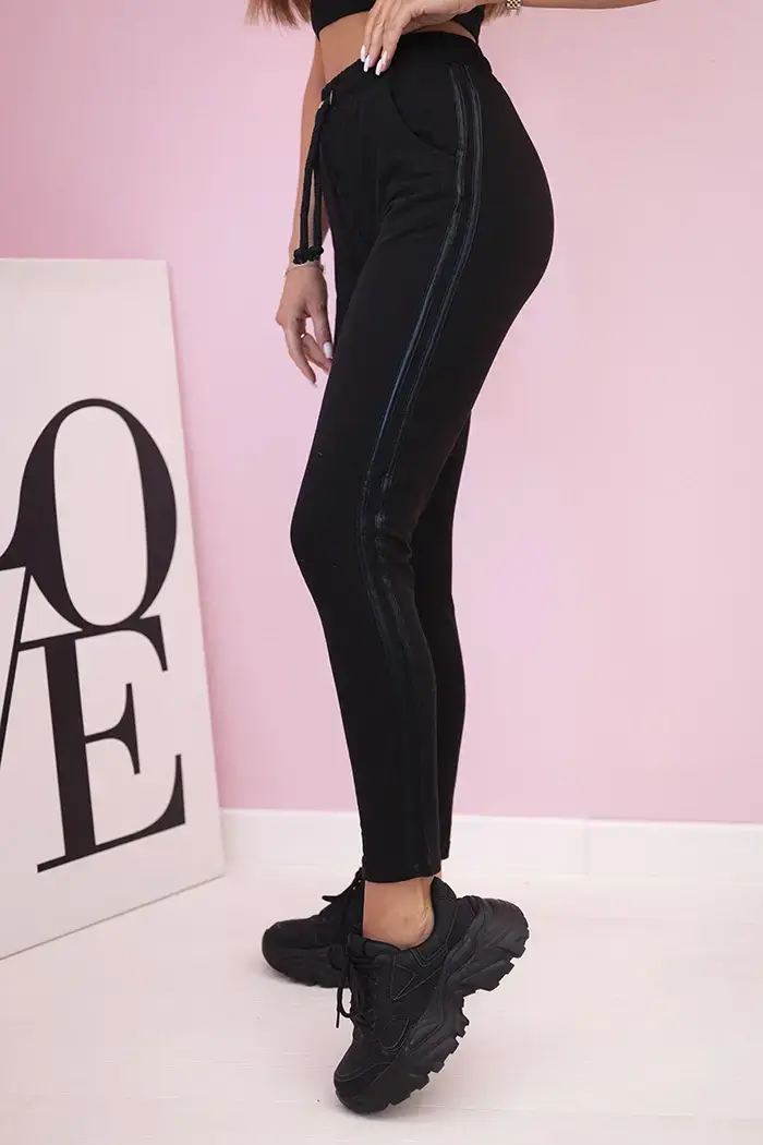 Kesi Dámské tepláky s lampasy a zavazováním v pase černé