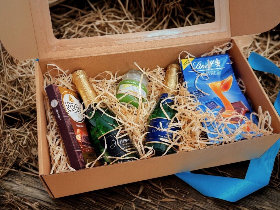 Dárkový box s šampaňským Bohemia sekt k narozeninám svátek pro ženy