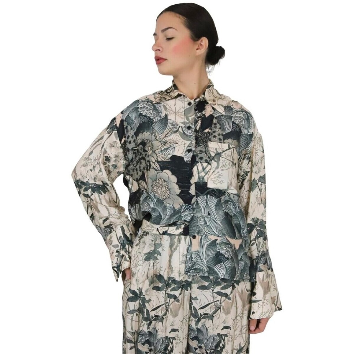 Zahjr  53539497  ruznobarevne