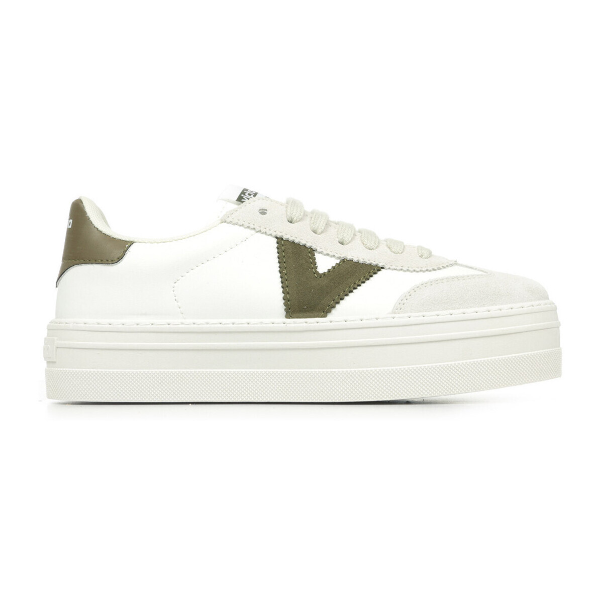 Victoria  Barcelona  Bílá