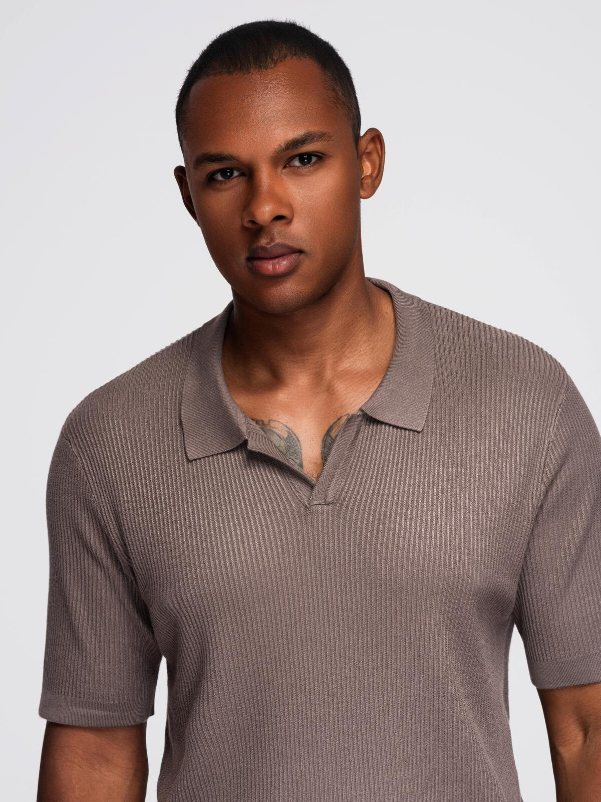 Ombre Men's buttonless polo shirt with open collar - ash