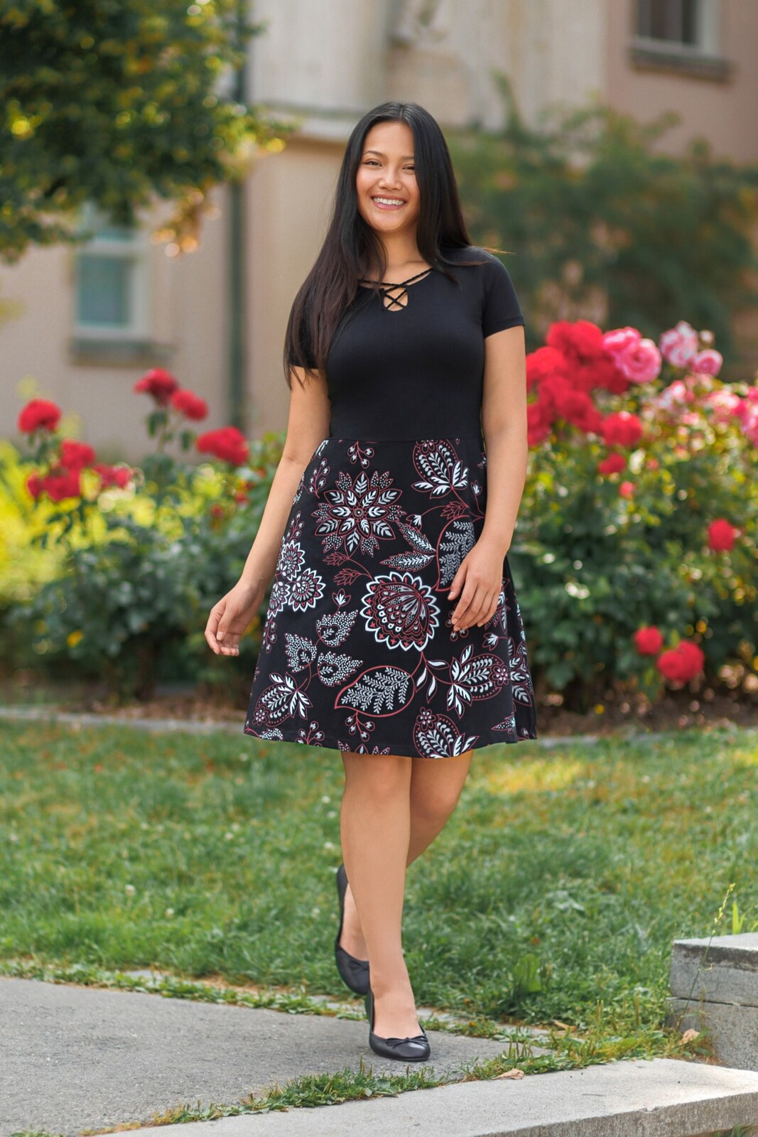 Himalife Šaty s krátkým rukávem Pemba - černá s červenou Velikost: S/M