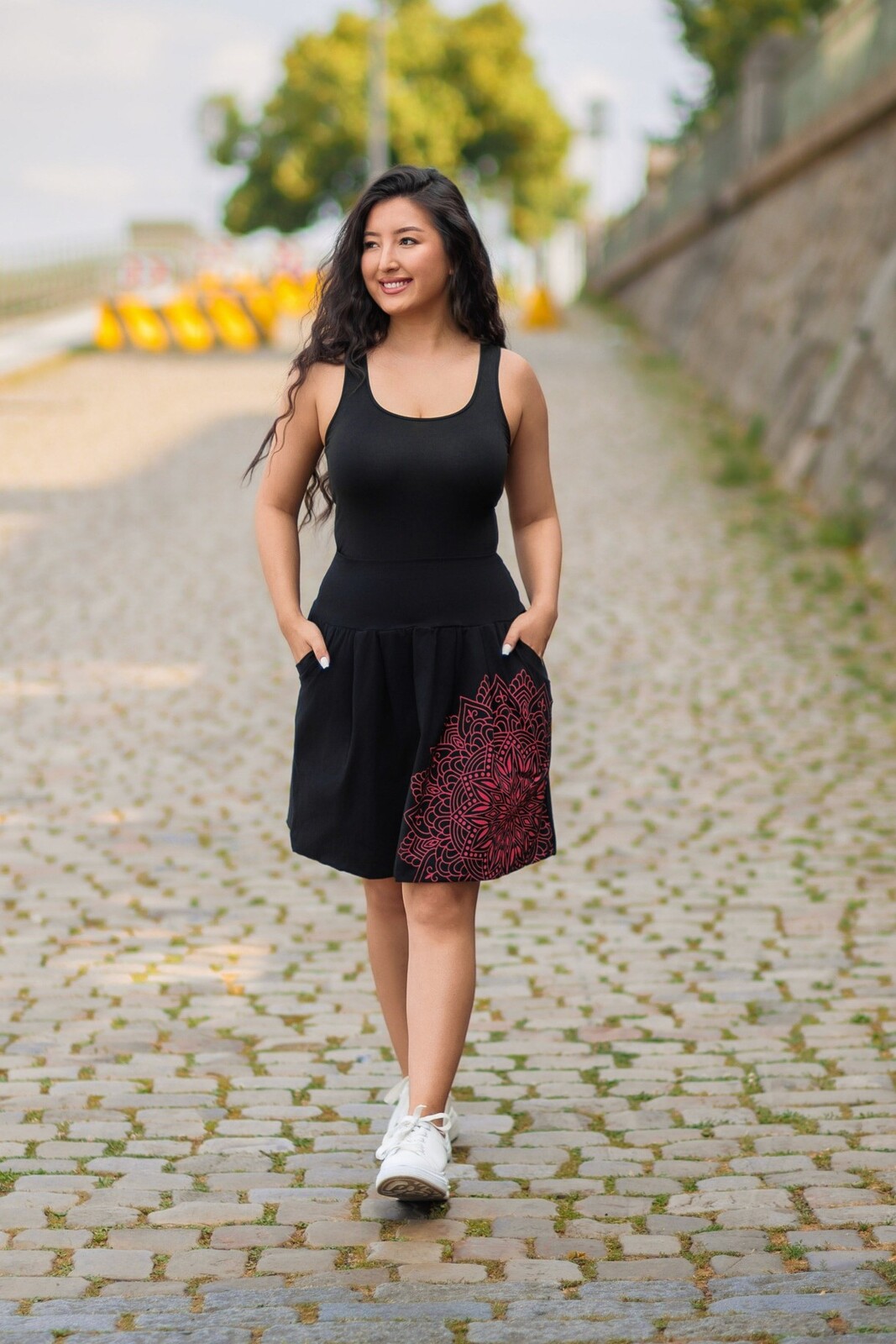 Himalife Balonová sukně s kapsami Madia - černá s červenou Velikost: S/M