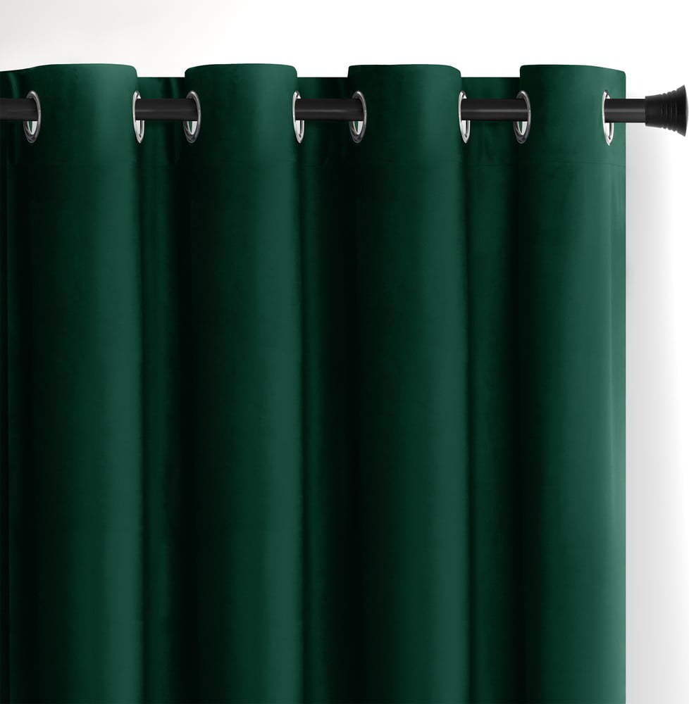 Tmavě zelený sametový dimout závěs 140x245 cm Eyelets – Restilo