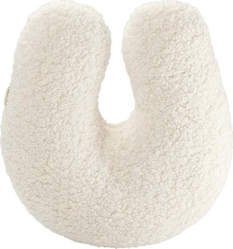 Krémový dětský pohovkový polštář z textilie bouclé U – Wigiwama