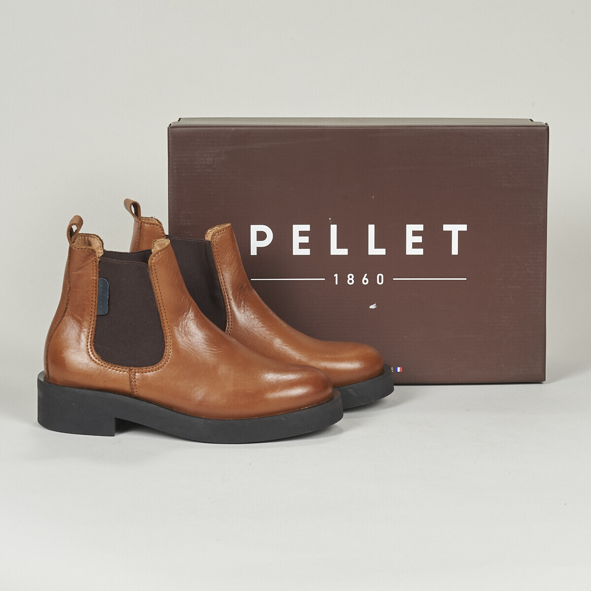 Pellet  THEA  Hnědá