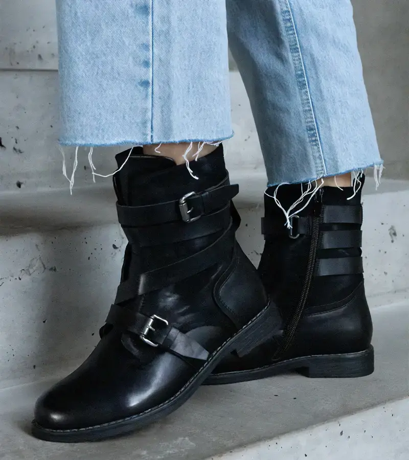 Gemre Black insulated ankle boots made of mixed materials Verta