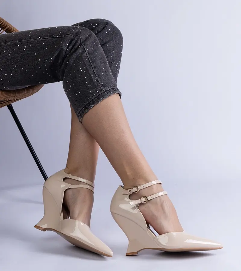 Gemre Beige patent wedge pumps with buckles Vizario