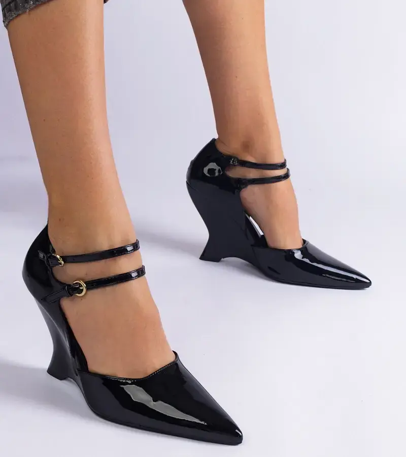Gemre Black patent wedge pumps with buckles Vizario