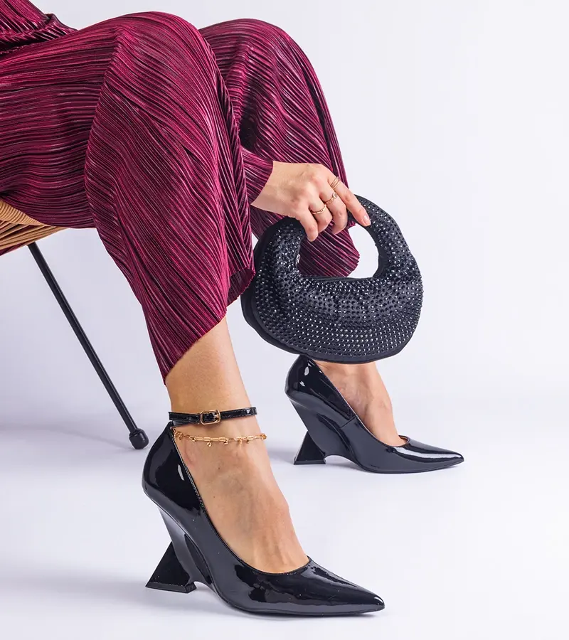 Gemre Black patent wedge pumps Florianda