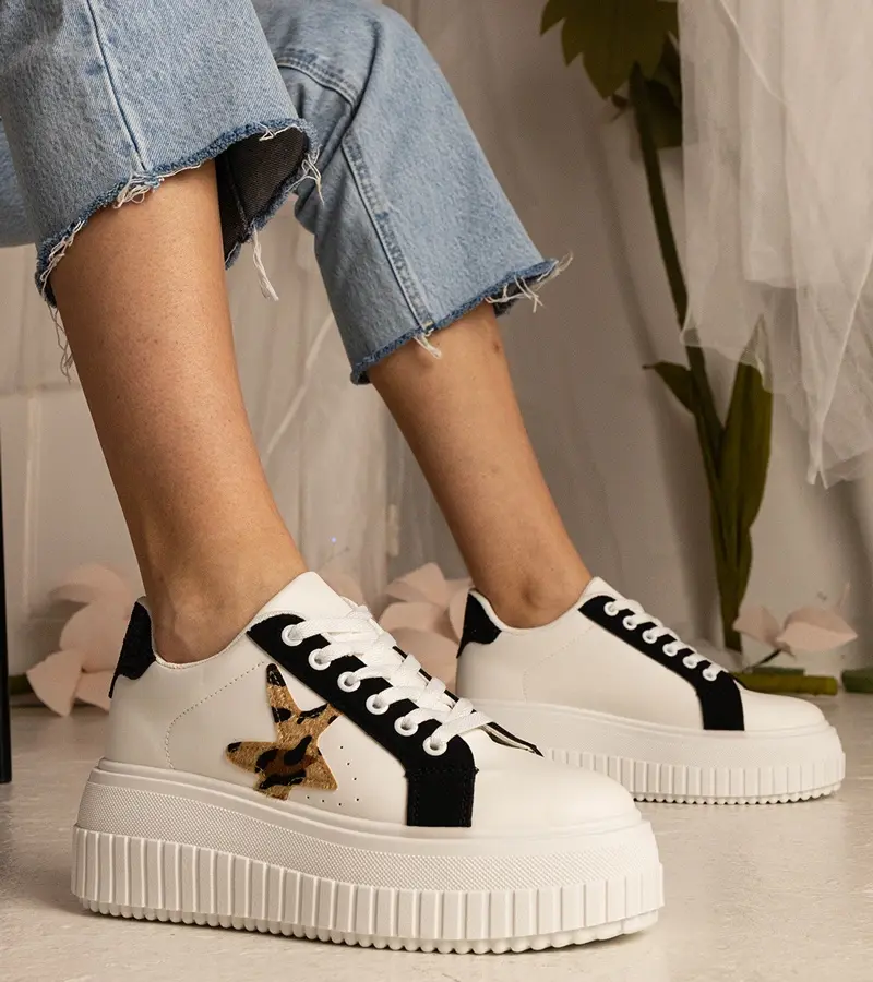 Gemre White and black sneakers decorated with glitter and a star Taleda