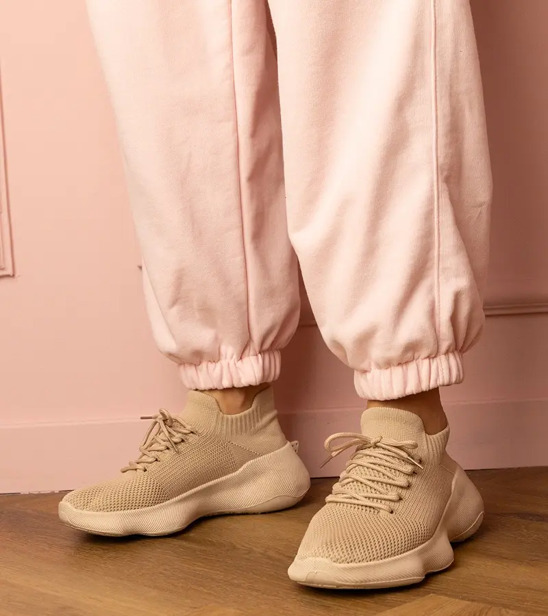 Gemre Beige sporty sneakers with sock-like upper Zurry