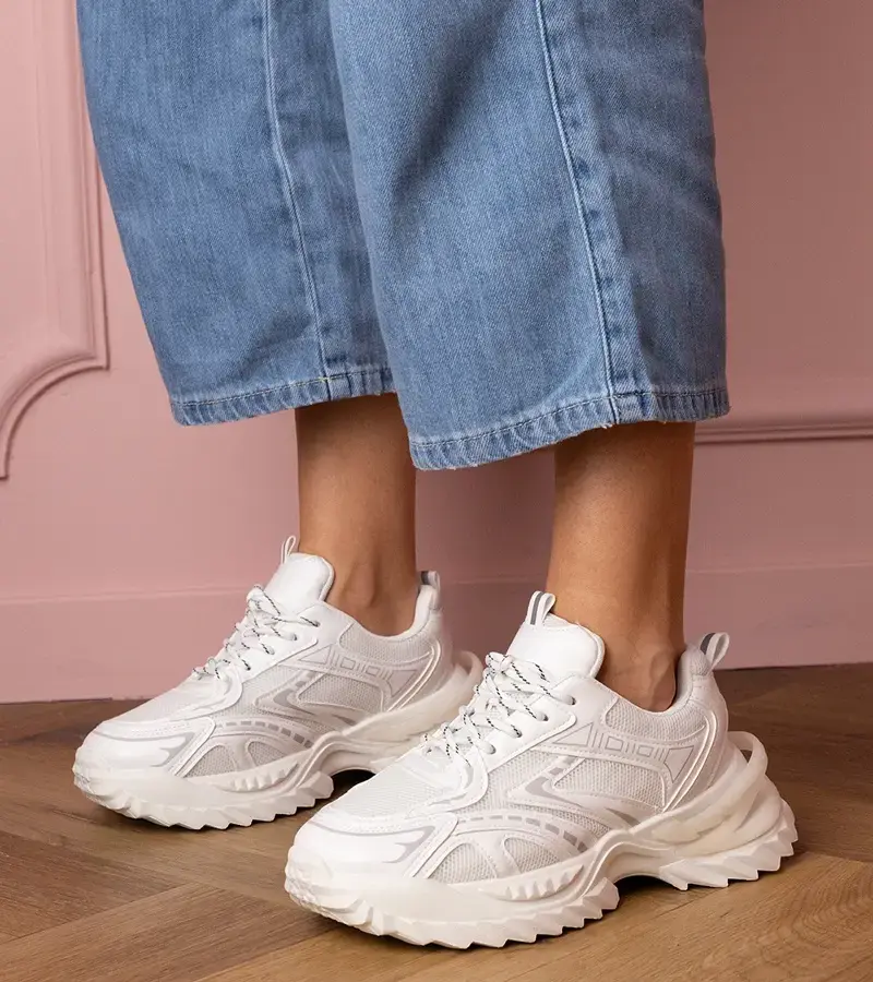 Gemre White sporty sneakers with thick soles Lirana