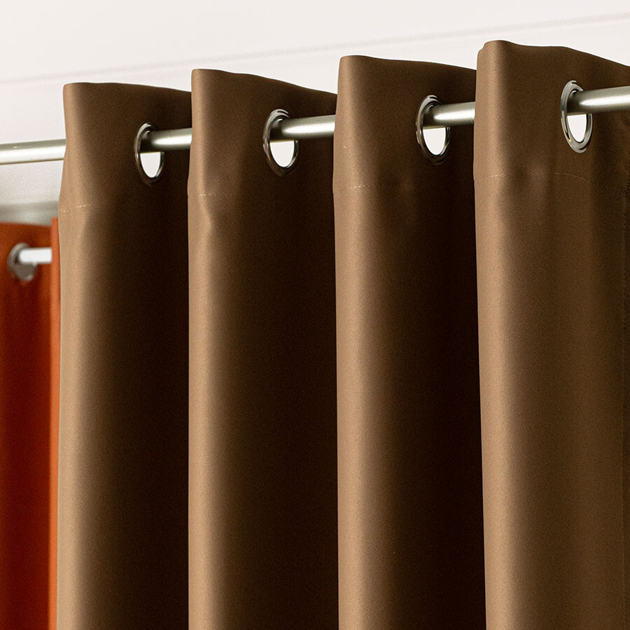 Zatemňující závěs s kroužky