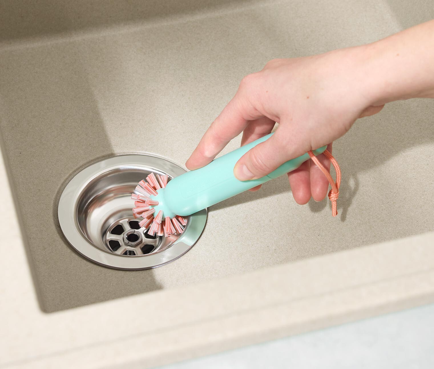 Tchibo - Kartáč na čištění odpadů 2 v 1 - barva: růžová