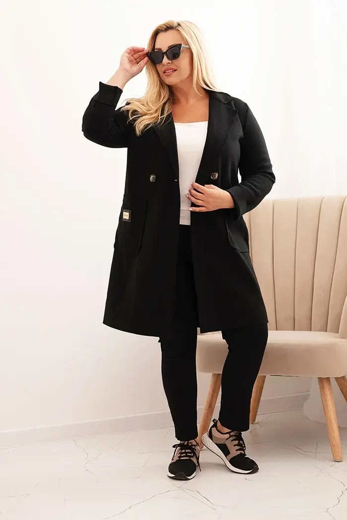 Kesi Włoski Dámský elegantní kabát Plus Size s límcem a velkými kapsami černý
