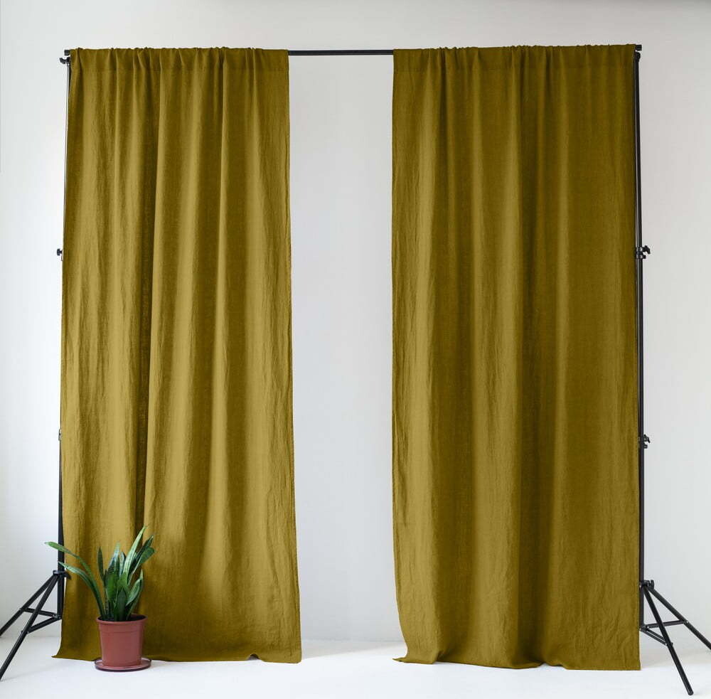 Okrově žlutý/zelený lněný závěs 140x170 cm Moss Green – Linen Tales