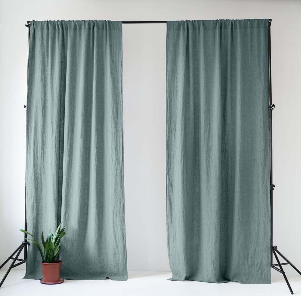 Šedomodrý lněný závěs 140x250 cm Blue Fog – Linen Tales