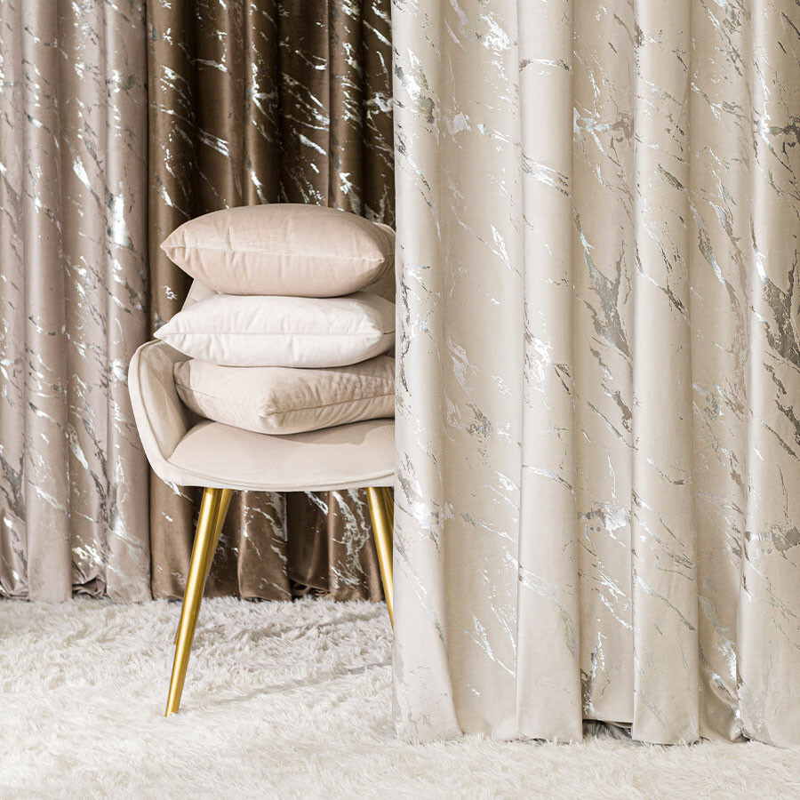 Dekorační vzorovaný závěs s řasící páskou MARBE 226 krémová/stříbrná 140x250 cm (cena za 1 kus) MyBestHome