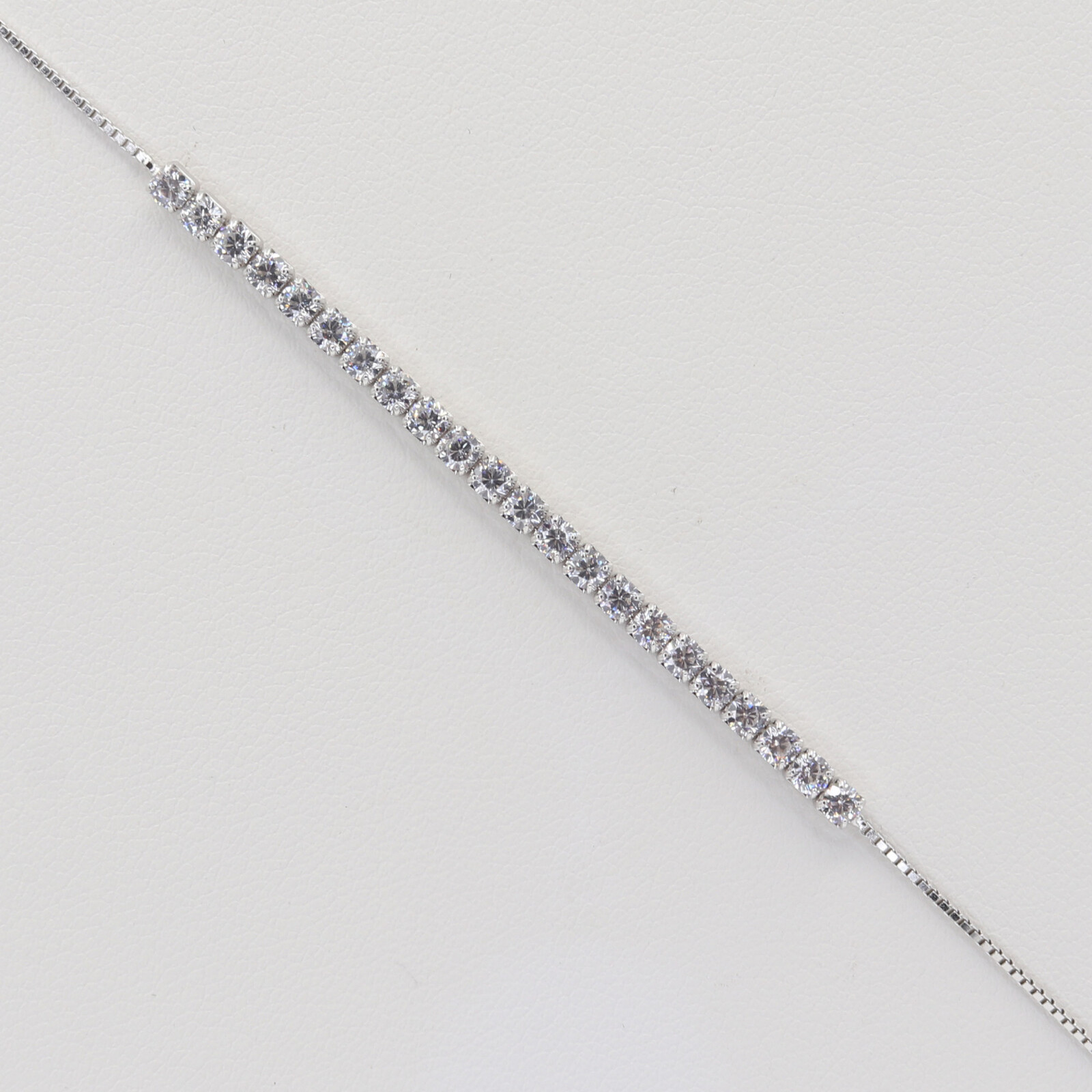 Stříbrný náramek B2042