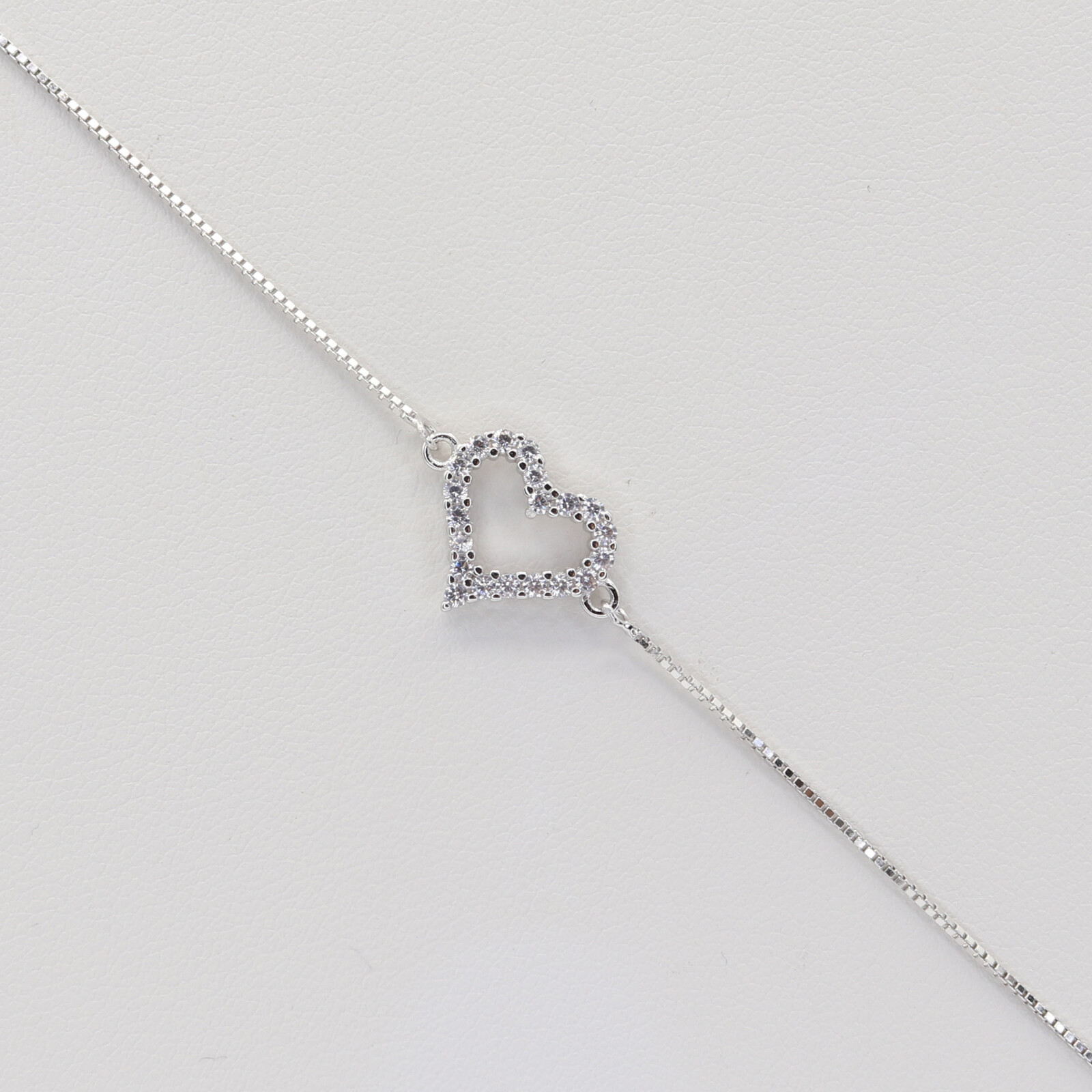 Stříbrný náramek B2051