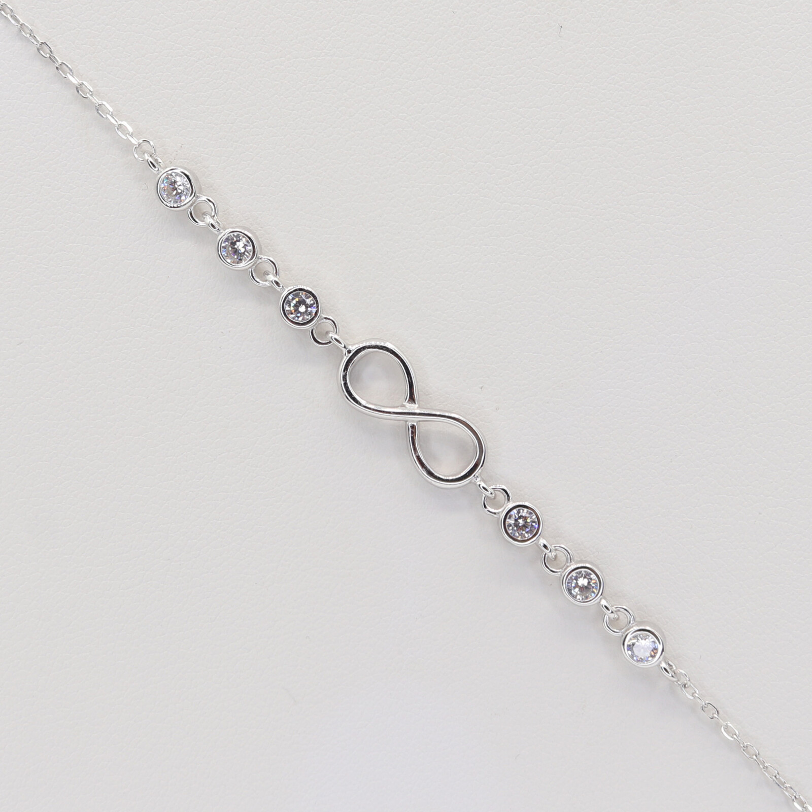 Stříbrný náramek B2059