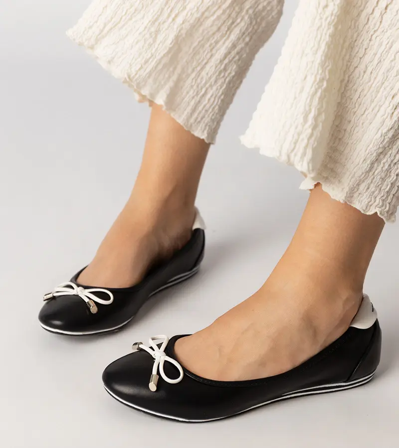 Gemre Black ballet flats adorned with a bow Maddalena