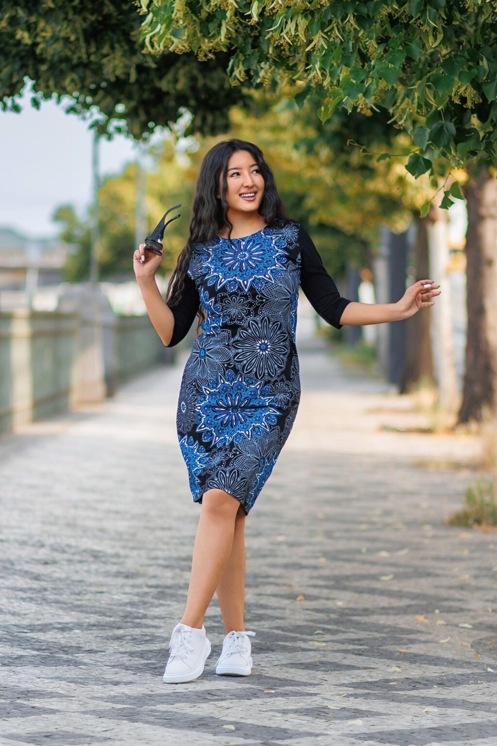 Himalife Šaty s 3/4 rukávem Ellen - černá s modrou Velikost: S