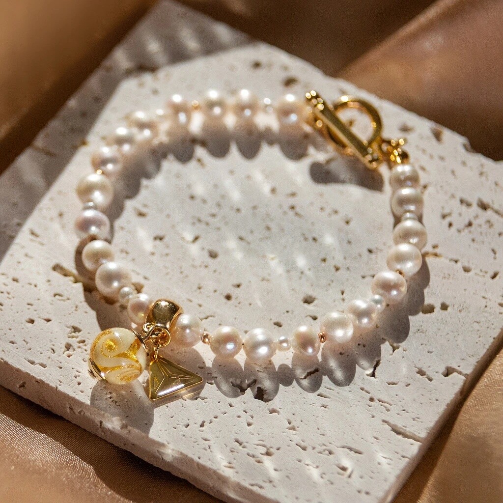 Lampglas Perlový náramek Golden Ball s 24karátovým zlatem v perle Lampglas BTB2