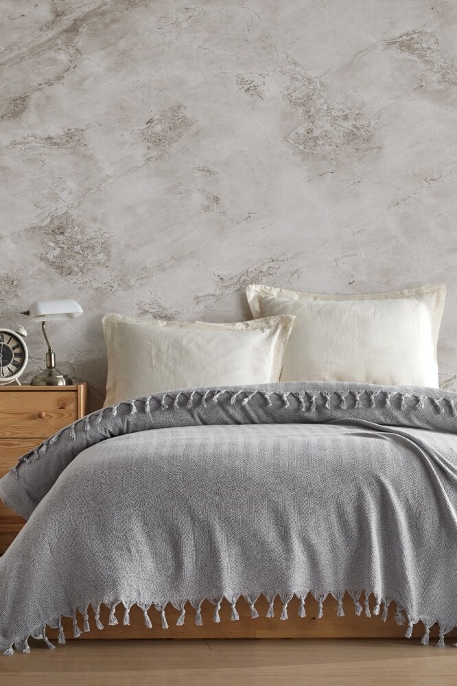 Přehoz na postel světle šedý, 200 x 220 cm - II. jakost, POUZE OSOBNÍ ODBĚR