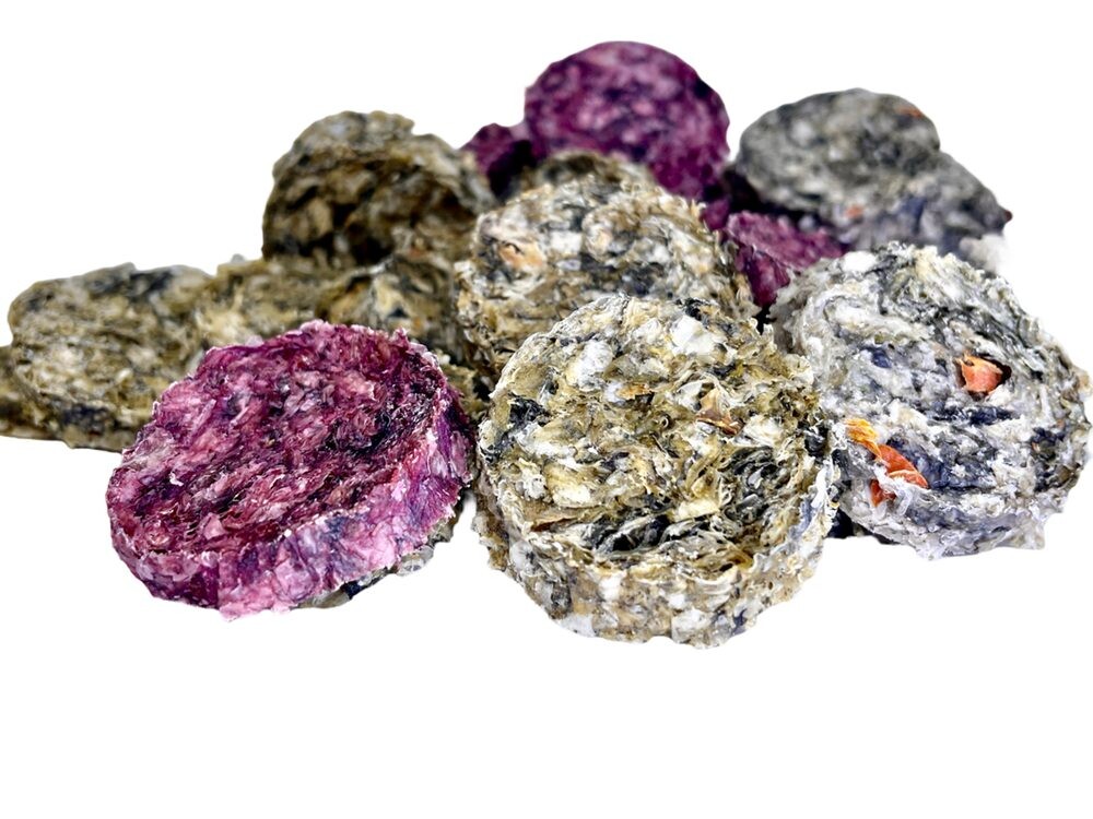 LK Baits Pet Luxusní Medailonky ze Sušené Tresky s Brusinkami, Mrkví, Dýní 40g